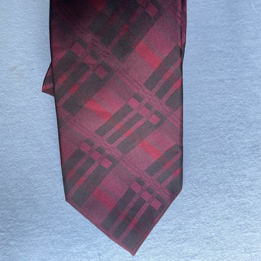 Calvin Klein 100% Silk Red Tie Plaid Black 2 3/4in W 58in L